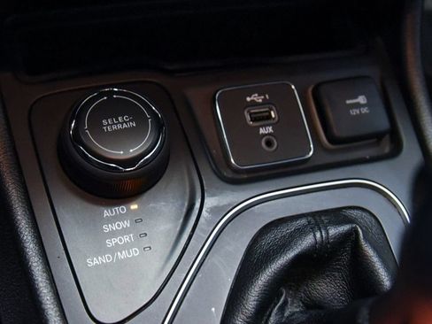 Used 2021 Jeep Cherokee Latitude Lux AWD/4WD image 23