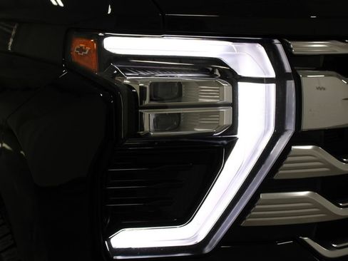 Used 2024 Chevrolet Silverado 2500 High Country image 12