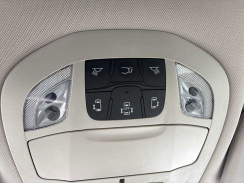 Used 2021 Chrysler Pacifica Touring-L FWD image 33