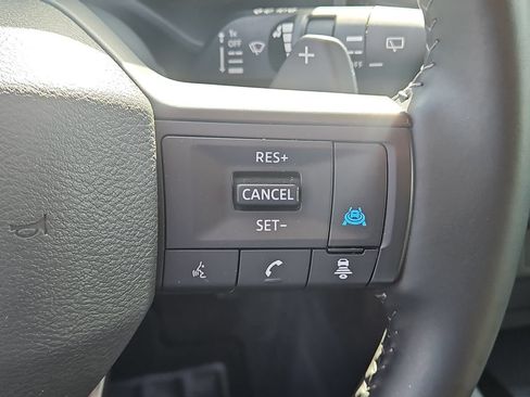 Used 2025 Nissan Rogue SV AWD/4WD image 26