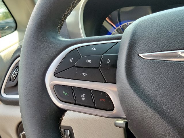 Used 2023 Chrysler Pacifica Touring-L AWD/4WD image 13