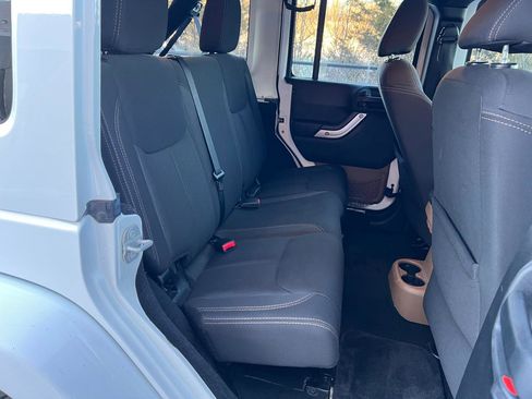 Used 2014 Jeep Wrangler Unlimited Sahara w/ Connectivity Group image 15