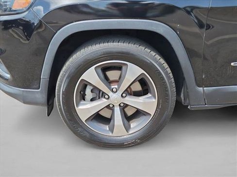 Used 2019 Jeep Cherokee Limited AWD/4WD image 24