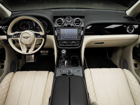 Used 2018 Bentley Bentayga AWD/4WD image 42