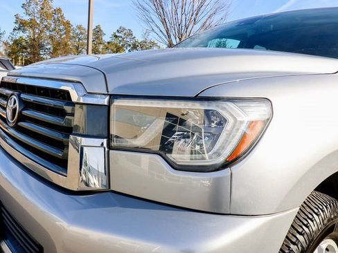 Used 2018 Toyota Sequoia SR5 image 17