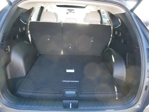 Used 2025 Hyundai Tucson Limited image 18