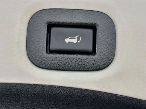 Used 2019 Nissan Rogue SV FWD image 27