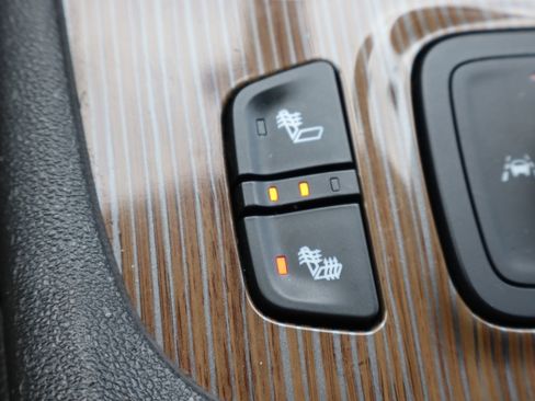 Used 2023 GMC Acadia SLE w/ Driver Convenience Package image 23