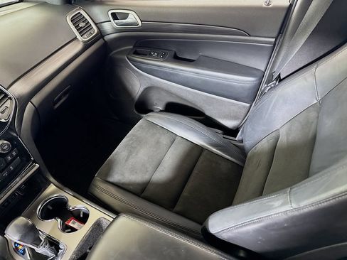 Used 2019 Jeep Grand Cherokee Altitude RWD image 22