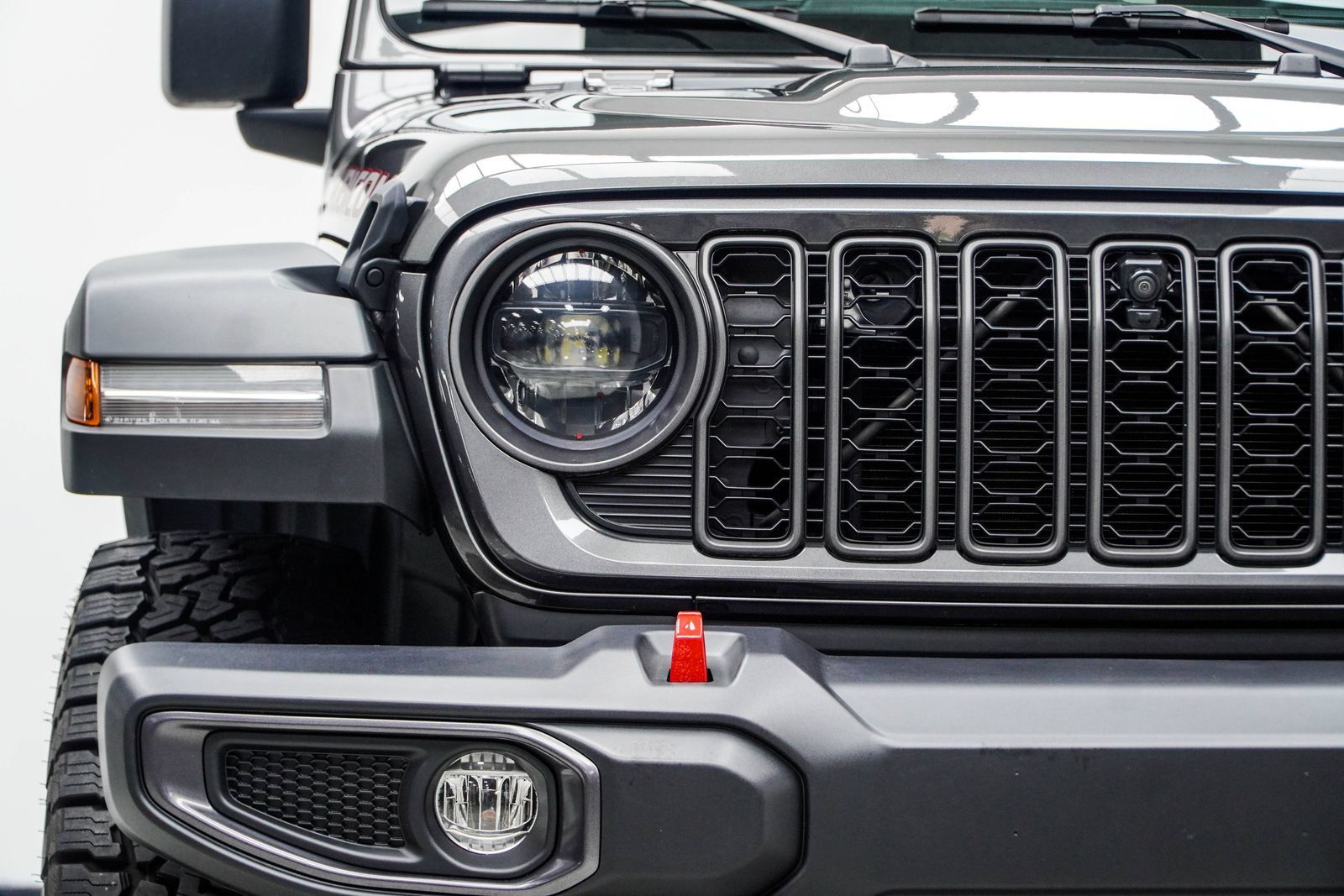 Used 2024 Jeep Gladiator Rubicon w/ Technology Group AWD/4WD image 14