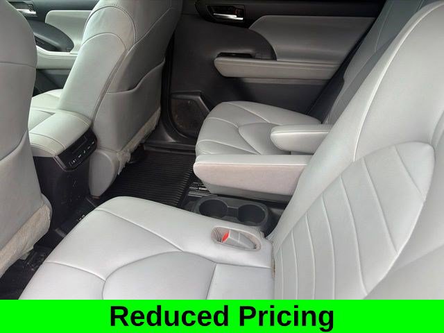 Used 2020 Toyota Highlander XLE AWD/4WD image 33