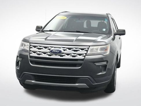 Used 2019 Ford Explorer XLT FWD image 2