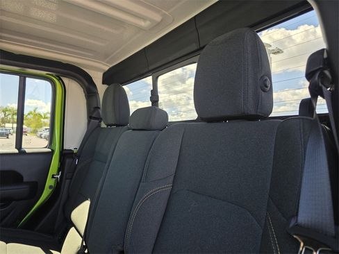Used 2025 Jeep Gladiator Sport image 15
