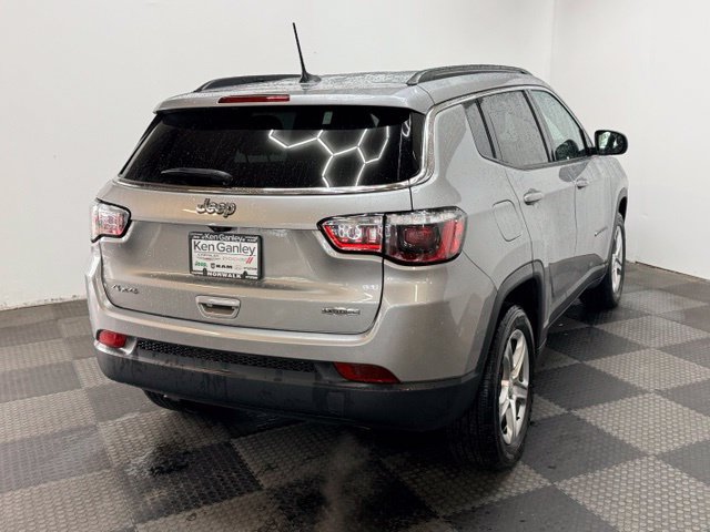 Used 2023 Jeep Compass Latitude w/ Convenience Group AWD/4WD image 11