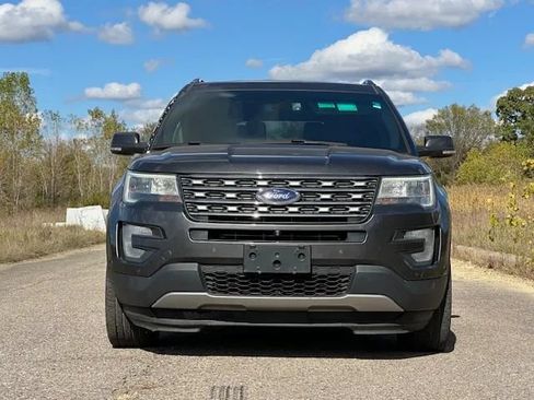 Used 2016 Ford Explorer Limited w/ Equipment Group 301A AWD/4WD image 3