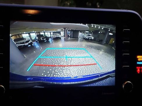 Used 2021 Toyota C-HR XLE image 23