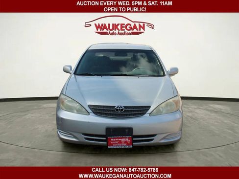 Used 2002 Toyota Camry LE FWD image 2
