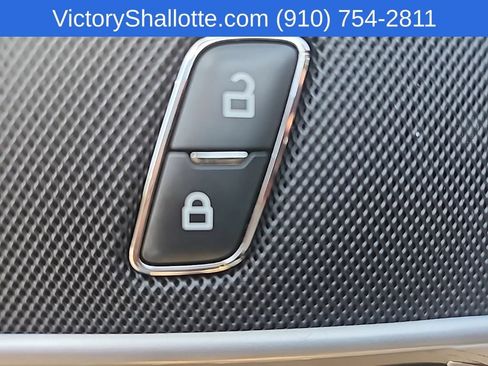 Used 2021 Ford Explorer XLT w/ Equipment Group 202A RWD image 19