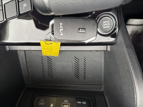 Used 2025 Kia Sportage EX image 27
