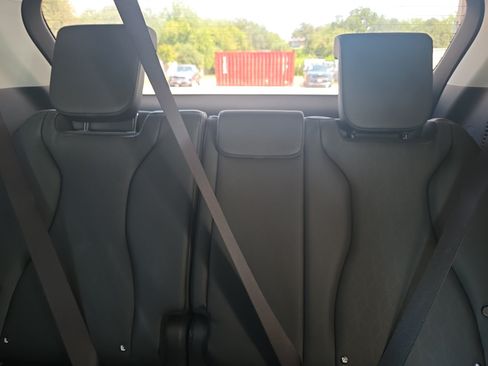 Used 2026 Kia Carnival EX FWD image 22