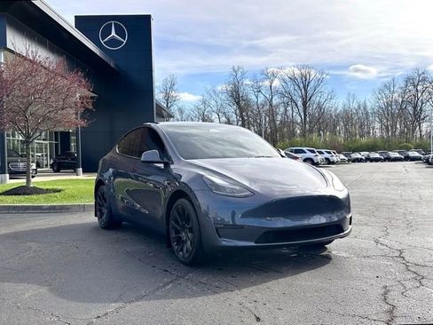 Used 2023 Tesla Model Y Long Range image 1
