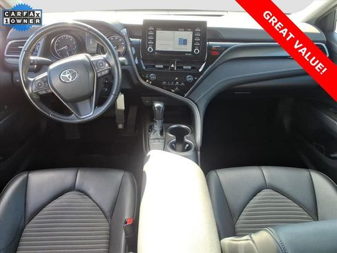 Used 2022 Toyota Camry SE image 10