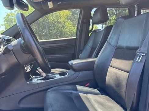 Used 2019 Jeep Grand Cherokee Altitude AWD/4WD image 10