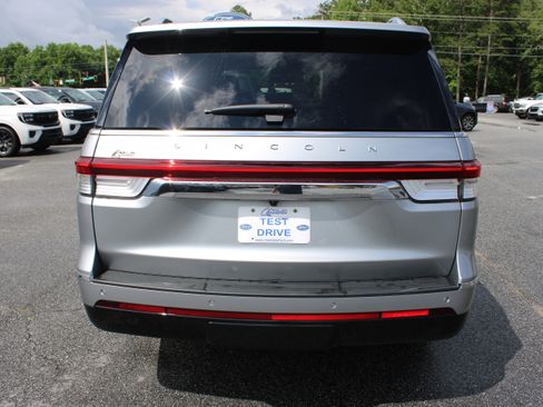Used 2024 Lincoln Navigator Reserve AWD/4WD image 7