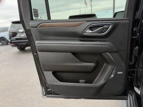Used 2023 Chevrolet Suburban High Country image 16