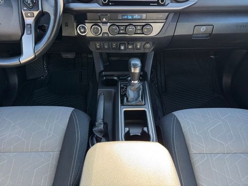 Used 2022 Toyota Tacoma TRD Off-Road image 25