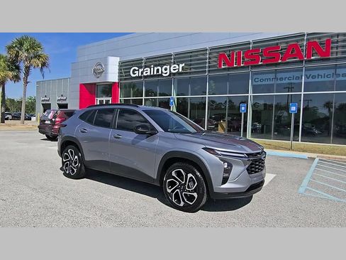 Used 2025 Chevrolet Trax RS w/ Driver Confidence Package image 17