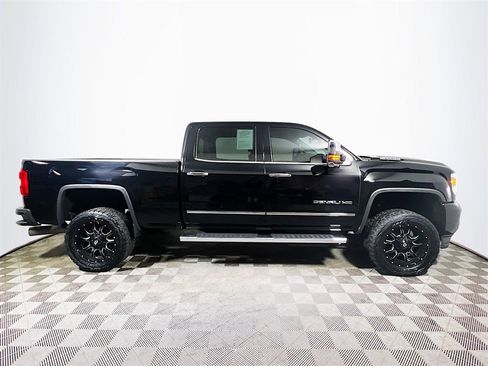 Used 2019 GMC Sierra 2500 Denali w/ Duramax Plus Package image 9