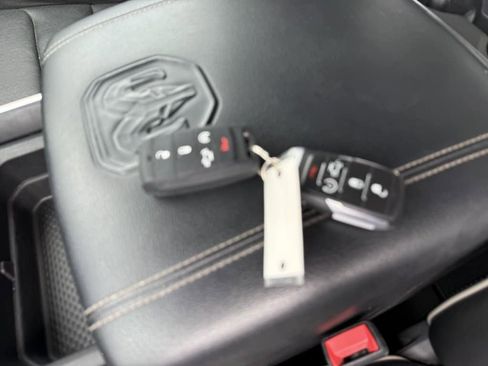 Used 2019 RAM 1500 Laramie AWD/4WD image 33