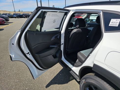 New 2026 Chevrolet Trax LT w/ Driver Confidence Package FWD image 20