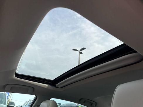 Used 2017 Toyota Avalon Limited image 36