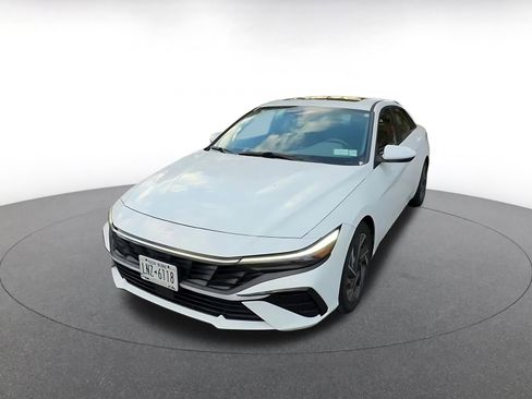 Used 2025 Hyundai Elantra SEL image 7