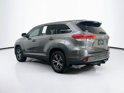 Used 2018 Toyota Highlander LE AWD/4WD image 5