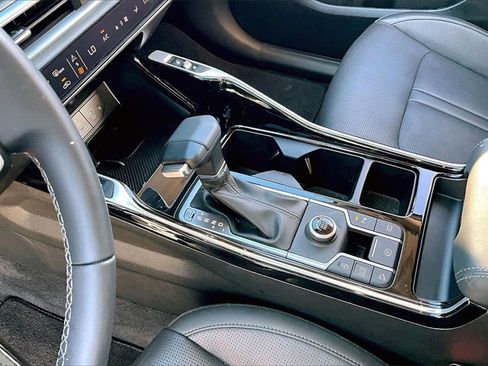 Used 2025 Kia Sorento SX image 14