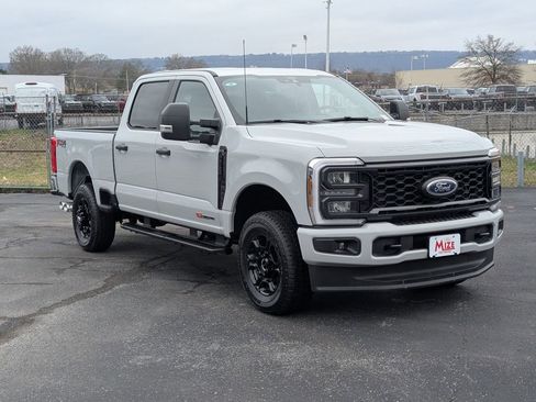 New 2026 Ford F250 XL w/ STX Appearance Package AWD/4WD image 3