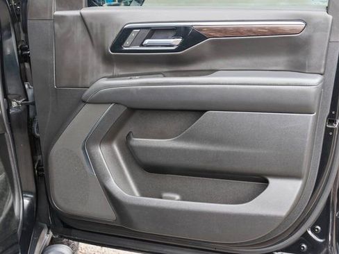 Used 2025 Chevrolet Tahoe Z71 AWD/4WD image 17