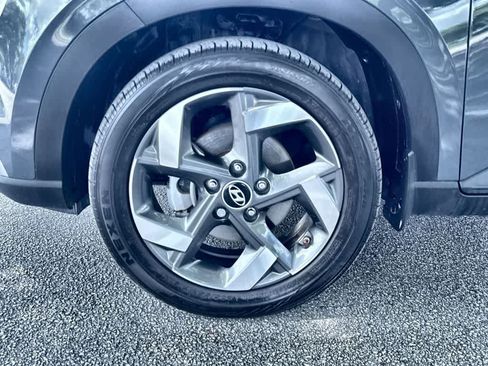 Used 2024 Hyundai Venue SEL FWD image 11