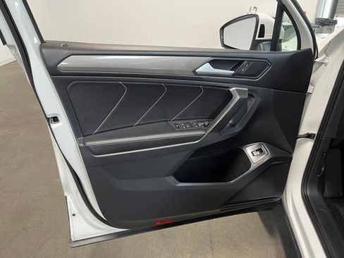 Used 2024 Volkswagen Tiguan SE FWD image 25