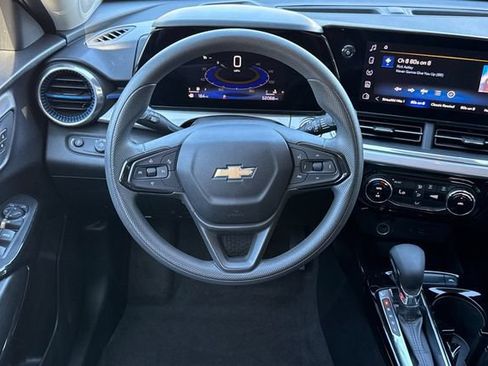 Used 2024 Chevrolet Trax LT FWD image 16