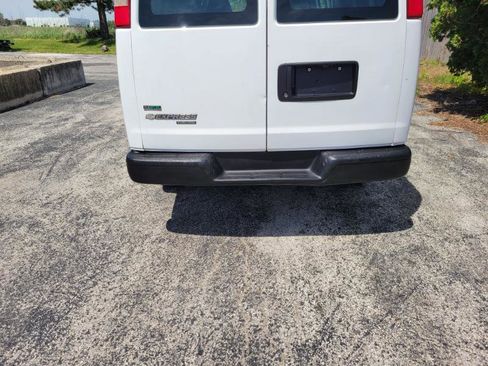 Used 2011 Chevrolet Express 3500 Extended RWD image 20