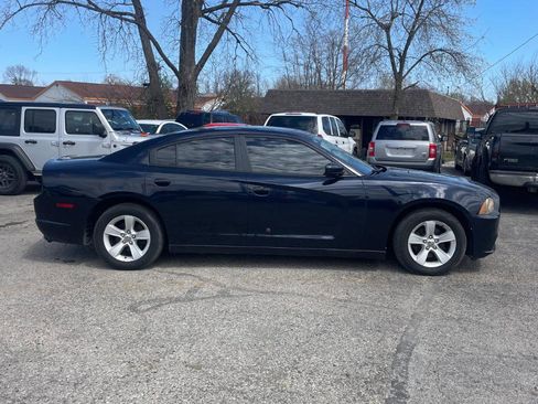 Used 2011 Dodge Charger SE RWD image 6