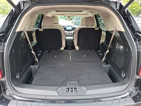 Used 2023 Ford Explorer XLT w/ Equipment Group 202A AWD/4WD image 30