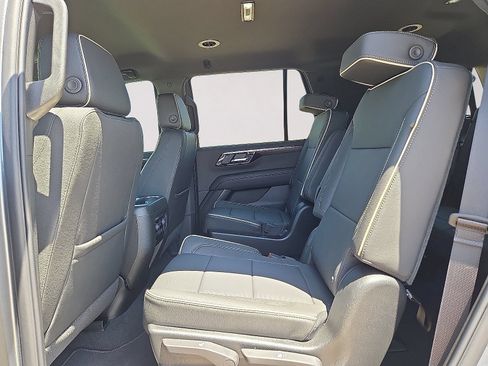 Used 2026 Chevrolet Tahoe Premier AWD/4WD image 18