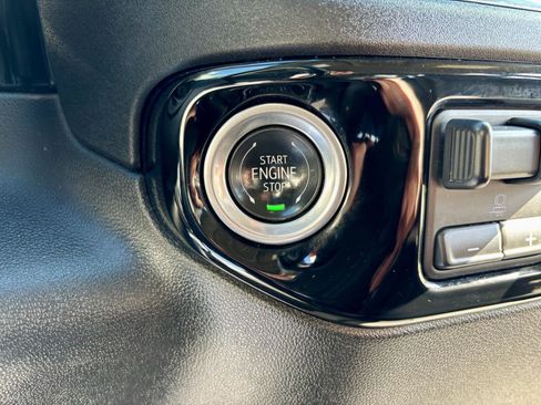 Used 2024 Chevrolet Silverado 2500 LT image 30