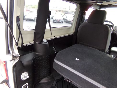 Used 2015 Jeep Wrangler Sport AWD/4WD image 7