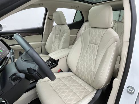 Used 2022 Buick Envision Avenir w/ Technology Package II FWD image 20